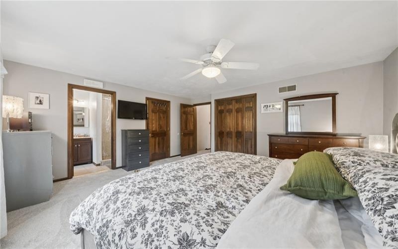 4067 Briarwood Dr, Jeannette, 15644, 4 Bedrooms Bedrooms, 10 Rooms Rooms,3.1 BathroomsBathrooms,Residential,For Sale,Briarwood Dr,1761134