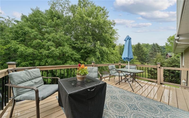 4067 Briarwood Dr, Jeannette, 15644, 4 Bedrooms Bedrooms, 10 Rooms Rooms,3.1 BathroomsBathrooms,Residential,For Sale,Briarwood Dr,1761134