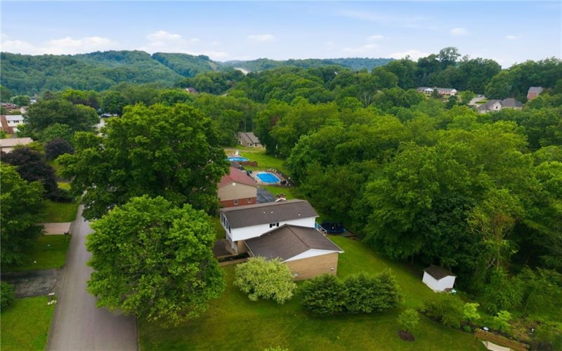 4067 Briarwood Dr, Jeannette, 15644, 4 Bedrooms Bedrooms, 10 Rooms Rooms,3.1 BathroomsBathrooms,Residential,For Sale,Briarwood Dr,1761134