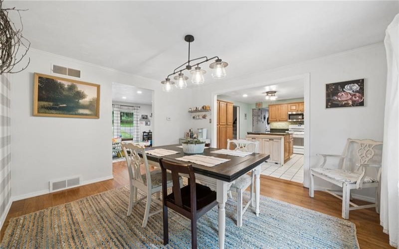 4067 Briarwood Dr, Jeannette, 15644, 4 Bedrooms Bedrooms, 10 Rooms Rooms,3.1 BathroomsBathrooms,Residential,For Sale,Briarwood Dr,1761134