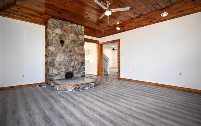 42 Kennedy Rd, New Eagle, 15067, 3 Bedrooms Bedrooms, 9 Rooms Rooms,2 BathroomsBathrooms,Residential,For Sale,Kennedy Rd,1761485