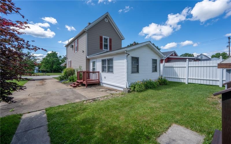 407 5th Ave, Derry, 15627, 2 Bedrooms Bedrooms, ,1 BathroomBathrooms,Residential,For Sale,5th Ave,1761354