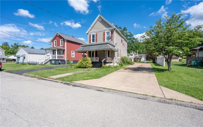 407 5th Ave, Derry, 15627, 2 Bedrooms Bedrooms, ,1 BathroomBathrooms,Residential,For Sale,5th Ave,1761354