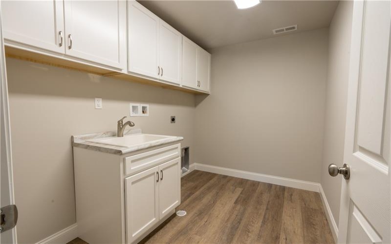 740 Sandstone Way, Rostraver Twp, 15012, 3 Bedrooms Bedrooms, 8 Rooms Rooms,2.1 BathroomsBathrooms,Residential,For Sale,Sandstone Way,1761588