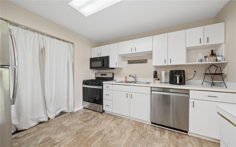 275 Huntingdon Ave, Irwin, 15642, 2 Bedrooms Bedrooms, ,2.2 BathroomsBathrooms,Residential,For Sale,Huntingdon Ave,1761623
