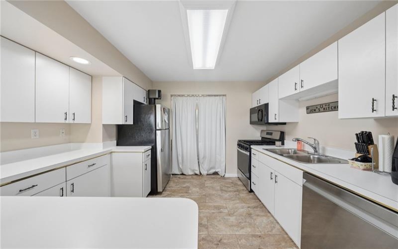 275 Huntingdon Ave, Irwin, 15642, 2 Bedrooms Bedrooms, ,2.2 BathroomsBathrooms,Residential,For Sale,Huntingdon Ave,1761623