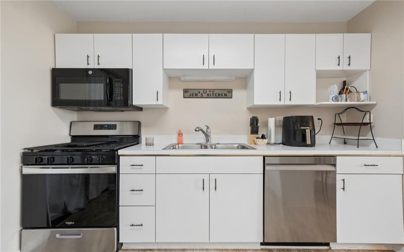 275 Huntingdon Ave, Irwin, 15642, 2 Bedrooms Bedrooms, ,2.2 BathroomsBathrooms,Residential,For Sale,Huntingdon Ave,1761623