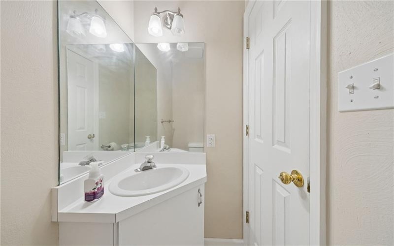 275 Huntingdon Ave, Irwin, 15642, 2 Bedrooms Bedrooms, ,2.2 BathroomsBathrooms,Residential,For Sale,Huntingdon Ave,1761623