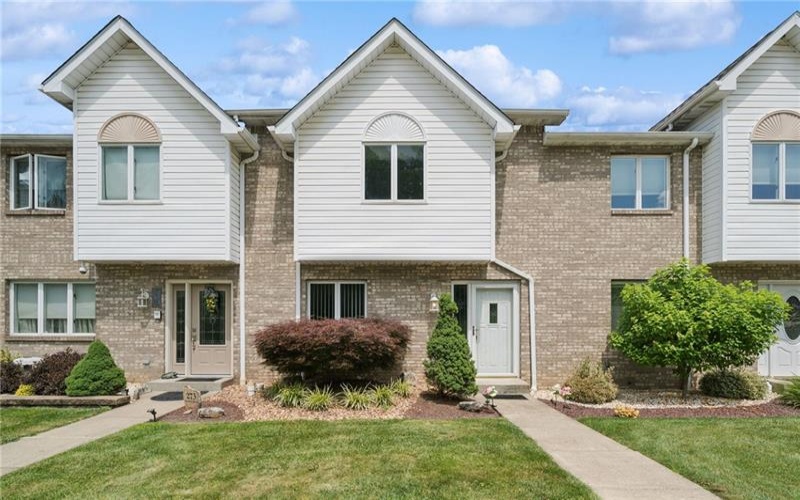275 Huntingdon Ave, Irwin, 15642, 2 Bedrooms Bedrooms, ,2.2 BathroomsBathrooms,Residential,For Sale,Huntingdon Ave,1761623