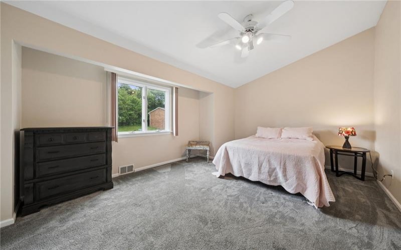 275 Huntingdon Ave, Irwin, 15642, 2 Bedrooms Bedrooms, ,2.2 BathroomsBathrooms,Residential,For Sale,Huntingdon Ave,1761623
