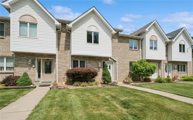 275 Huntingdon Ave, Irwin, 15642, 2 Bedrooms Bedrooms, ,2.2 BathroomsBathrooms,Residential,For Sale,Huntingdon Ave,1761623