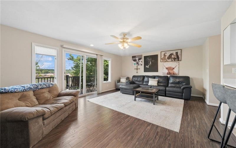 275 Huntingdon Ave, Irwin, 15642, 2 Bedrooms Bedrooms, ,2.2 BathroomsBathrooms,Residential,For Sale,Huntingdon Ave,1761623