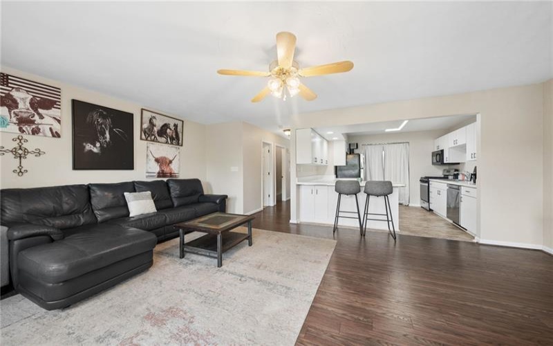 275 Huntingdon Ave, Irwin, 15642, 2 Bedrooms Bedrooms, ,2.2 BathroomsBathrooms,Residential,For Sale,Huntingdon Ave,1761623