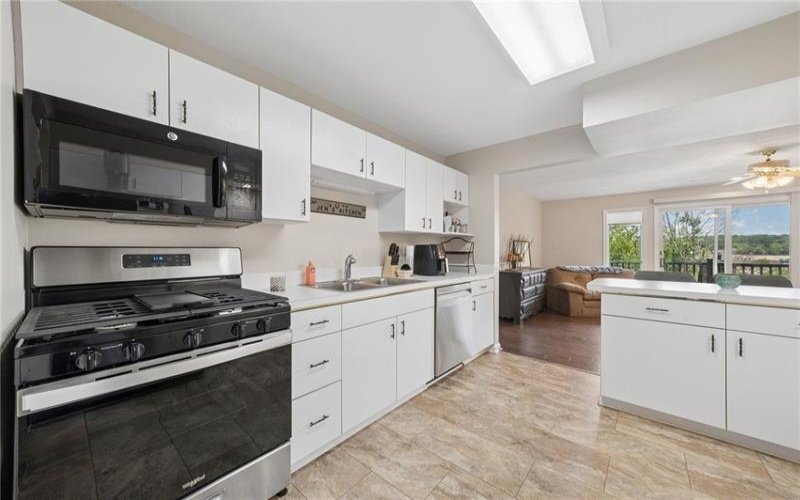 275 Huntingdon Ave, Irwin, 15642, 2 Bedrooms Bedrooms, ,2.2 BathroomsBathrooms,Residential,For Sale,Huntingdon Ave,1761623