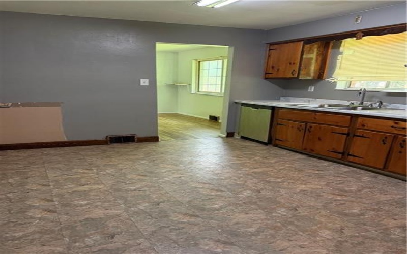 109 Gahela St, Belle Vernon, 15012, 4 Bedrooms Bedrooms, 7 Rooms Rooms,1.1 BathroomsBathrooms,Residential,For Sale,Gahela St,1761626