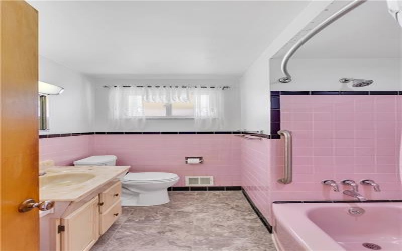 14001 Michael Dr, Irwin, 15642, 3 Bedrooms Bedrooms, ,1.1 BathroomsBathrooms,Residential,For Sale,Michael Dr,1761699