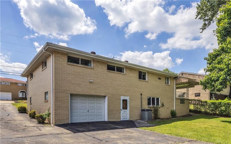 14001 Michael Dr, Irwin, 15642, 3 Bedrooms Bedrooms, ,1.1 BathroomsBathrooms,Residential,For Sale,Michael Dr,1761699