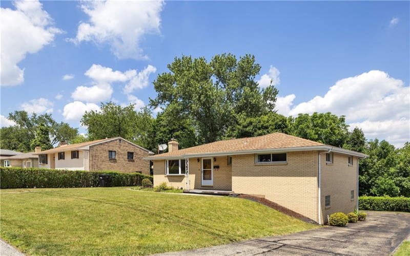 14001 Michael Dr, Irwin, 15642, 3 Bedrooms Bedrooms, ,1.1 BathroomsBathrooms,Residential,For Sale,Michael Dr,1761699