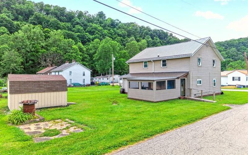 105 2nd STREET, Whitsett, 15473, 3 Bedrooms Bedrooms, 9 Rooms Rooms,1.1 BathroomsBathrooms,Residential,For Sale,2nd,1761760