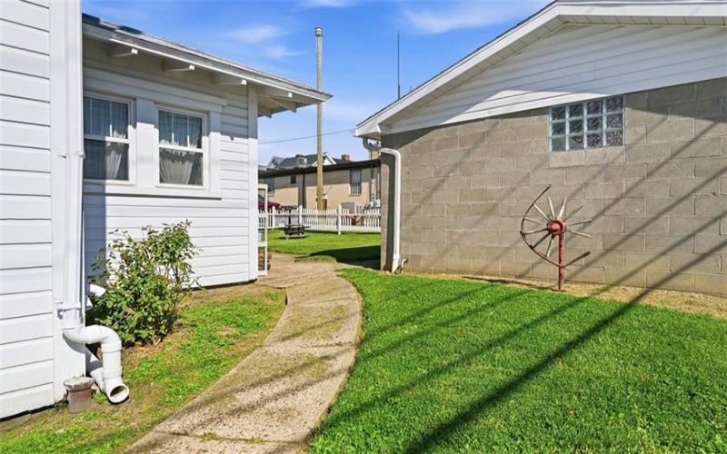 500 Broad Ave, Belle Vernon, 15012, 4 Bedrooms Bedrooms, ,2.1 BathroomsBathrooms,Residential,For Sale,Broad Ave,1761428