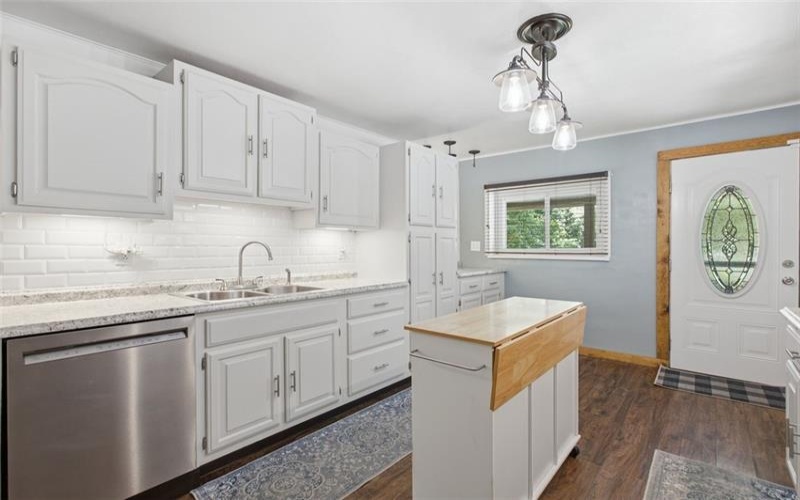 996 N. Bluff Drive, New Kensington, 15068, 2 Bedrooms Bedrooms, 8 Rooms Rooms,1.1 BathroomsBathrooms,Residential,For Sale,N. Bluff Drive,1761925