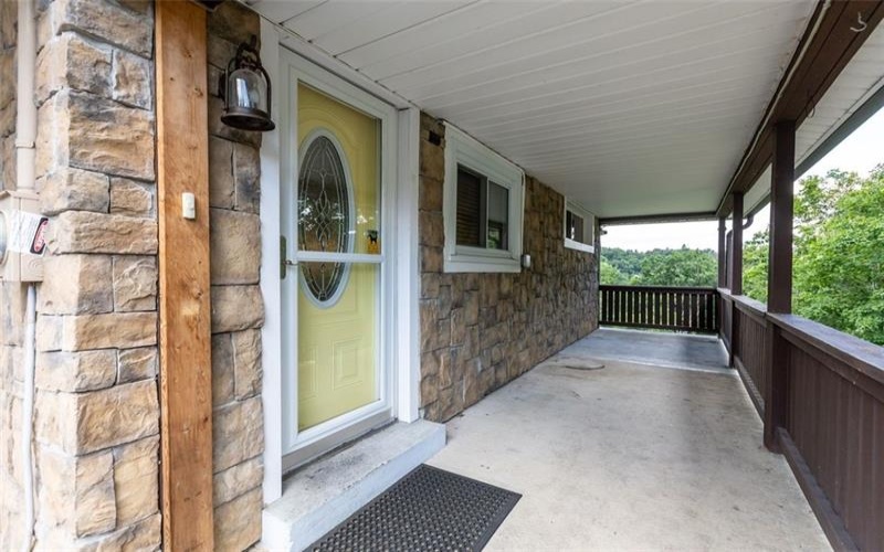 996 N. Bluff Drive, New Kensington, 15068, 2 Bedrooms Bedrooms, 8 Rooms Rooms,1.1 BathroomsBathrooms,Residential,For Sale,N. Bluff Drive,1761925