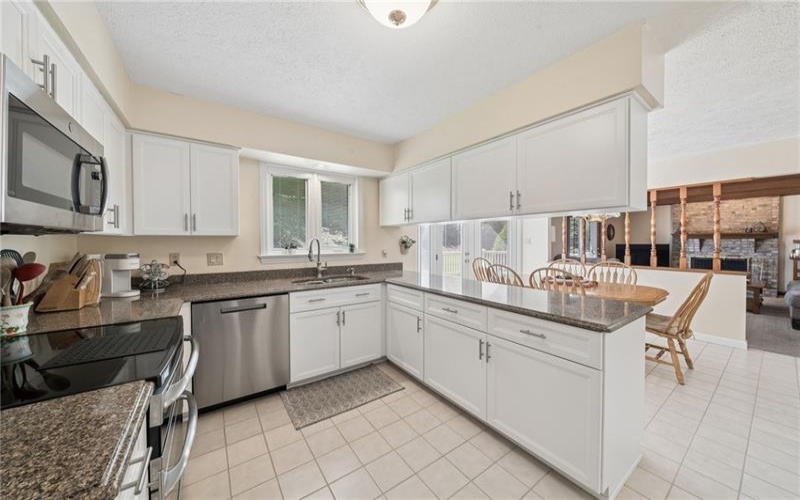 95 William Dr, Canonsburg, 15317, 4 Bedrooms Bedrooms, 9 Rooms Rooms,2.1 BathroomsBathrooms,Residential,For Sale,William Dr,1761938