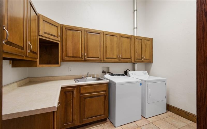 350 Cedar, Washington, 15301, 6 Bedrooms Bedrooms, 12 Rooms Rooms,6.1 BathroomsBathrooms,Residential,For Sale,Cedar,1761944