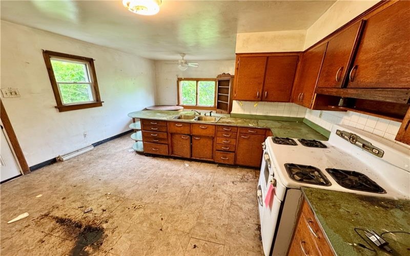 421 Mcgeary Ave, Monessen, 15062, 2 Bedrooms Bedrooms, 5 Rooms Rooms,1 BathroomBathrooms,Residential,For Sale,Mcgeary Ave,1762049