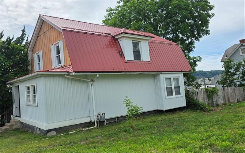 121 CATALPA STREET, NEW KENSINGTON, 15068, 3 Bedrooms Bedrooms, ,1.1 BathroomsBathrooms,Residential,For Sale,CATALPA STREET,1762142