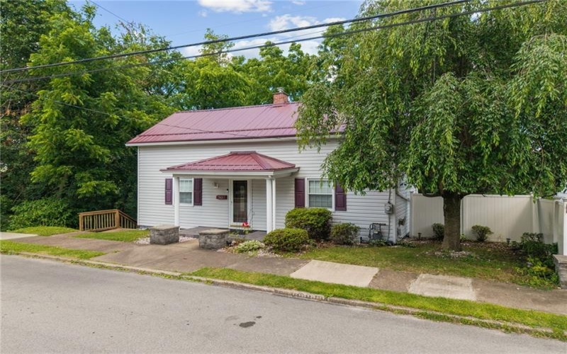 745 Sidney St, Greensburg, 15601, 2 Bedrooms Bedrooms, ,2 BathroomsBathrooms,Residential,For Sale,Sidney St,1760233