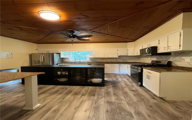 1030 Scott Avenue, Jeannette, 15644, 4 Bedrooms Bedrooms, 10 Rooms Rooms,3 BathroomsBathrooms,Residential,For Sale,Scott Avenue,1762304