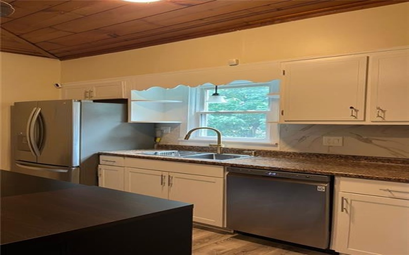 1030 Scott Avenue, Jeannette, 15644, 4 Bedrooms Bedrooms, 10 Rooms Rooms,3 BathroomsBathrooms,Residential,For Sale,Scott Avenue,1762304