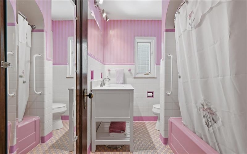 1026 Woodberry Rd, New Kensington, 15068, 3 Bedrooms Bedrooms, ,2.1 BathroomsBathrooms,Residential,For Sale,Woodberry Rd,1761980
