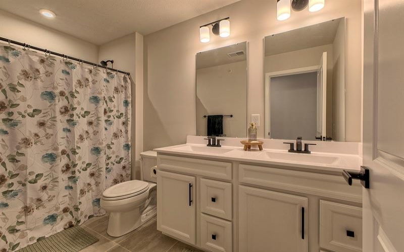 5002 Wellington Ct, Jeannette, 15644, 3 Bedrooms Bedrooms, 9 Rooms Rooms,3.1 BathroomsBathrooms,Residential,For Sale,Wellington Ct,1762388