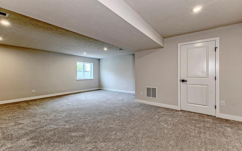 5002 Wellington Ct, Jeannette, 15644, 3 Bedrooms Bedrooms, 9 Rooms Rooms,3.1 BathroomsBathrooms,Residential,For Sale,Wellington Ct,1762388
