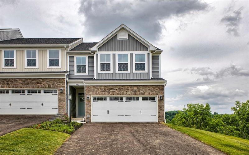 5002 Wellington Ct, Jeannette, 15644, 3 Bedrooms Bedrooms, 9 Rooms Rooms,3.1 BathroomsBathrooms,Residential,For Sale,Wellington Ct,1762388