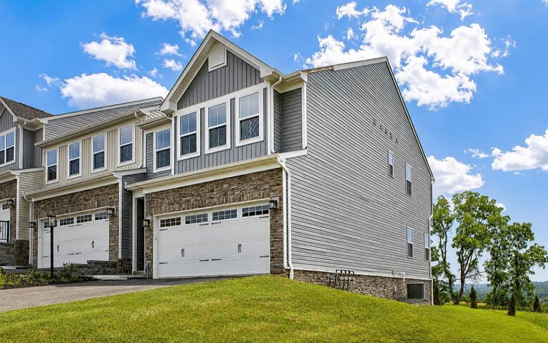 5002 Wellington Ct, Jeannette, 15644, 3 Bedrooms Bedrooms, 9 Rooms Rooms,3.1 BathroomsBathrooms,Residential,For Sale,Wellington Ct,1762388