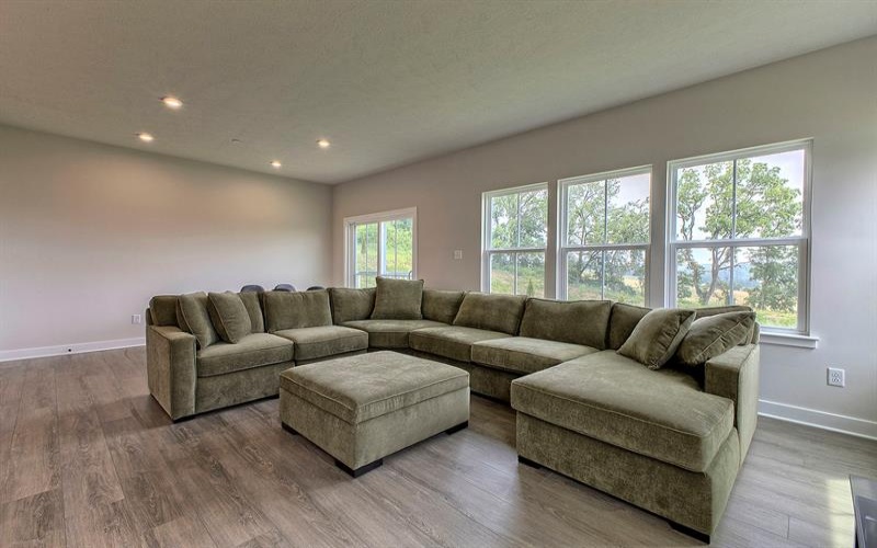 5002 Wellington Ct, Jeannette, 15644, 3 Bedrooms Bedrooms, 9 Rooms Rooms,3.1 BathroomsBathrooms,Residential,For Sale,Wellington Ct,1762388