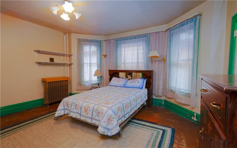 222 2nd St, Jeannette, 15644, 4 Bedrooms Bedrooms, 7 Rooms Rooms,1.2 BathroomsBathrooms,Residential,For Sale,2nd St,1735574