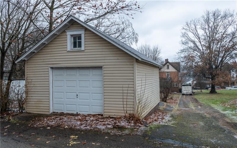 222 2nd St, Jeannette, 15644, 4 Bedrooms Bedrooms, 7 Rooms Rooms,1.2 BathroomsBathrooms,Residential,For Sale,2nd St,1735574