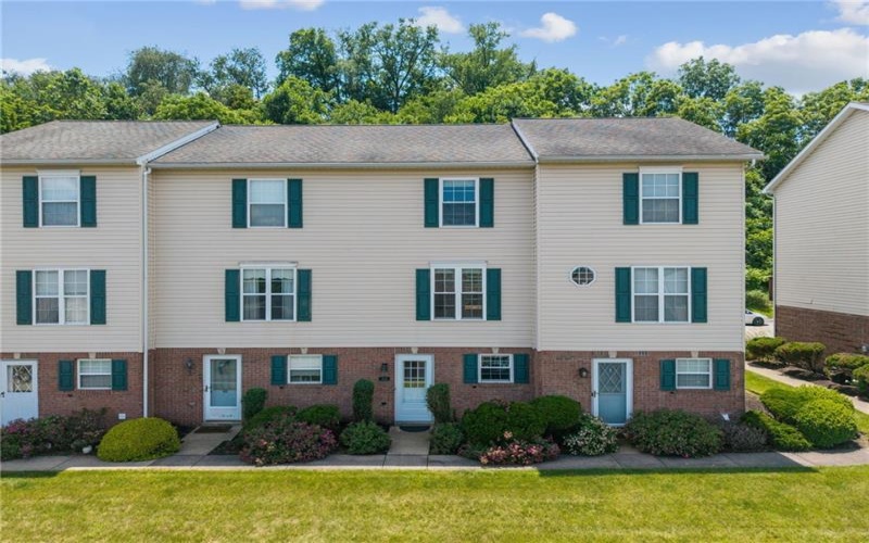 404 Silvis Way, Greensburg, 15601, 2 Bedrooms Bedrooms, 5 Rooms Rooms,1.1 BathroomsBathrooms,Residential,For Sale,Silvis Way,1762431