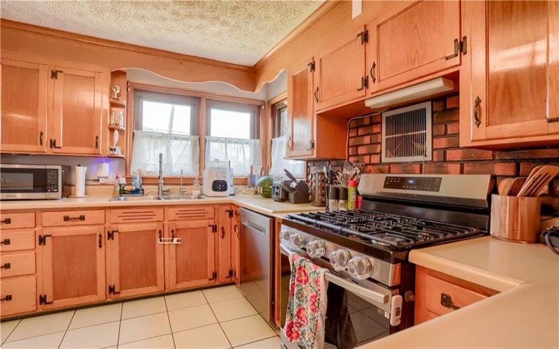 1931 Menoher Blvd, Johnstown, 15905, 4 Bedrooms Bedrooms, ,3 BathroomsBathrooms,Residential,For Sale,Menoher Blvd,1762507
