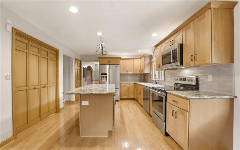 413 Stadium Dr, Somerset, 15501, 5 Bedrooms Bedrooms, 12 Rooms Rooms,3.1 BathroomsBathrooms,Residential,For Sale,Stadium Dr,1762563