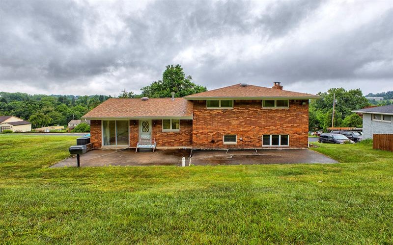 177 Thompson Lane, Irwin, 15642, 3 Bedrooms Bedrooms, ,2.1 BathroomsBathrooms,Residential,For Sale,Thompson Lane,1762639