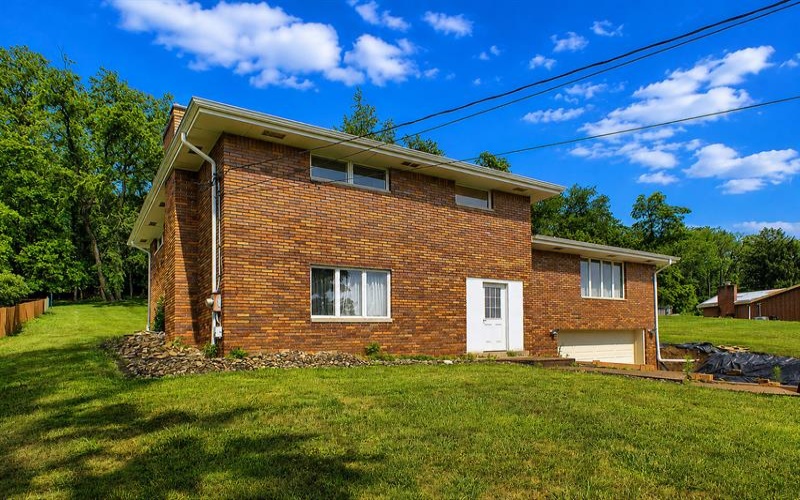 177 Thompson Lane, Irwin, 15642, 3 Bedrooms Bedrooms, ,2.1 BathroomsBathrooms,Residential,For Sale,Thompson Lane,1762639