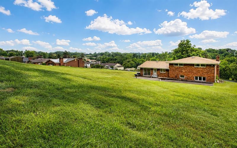 177 Thompson Lane, Irwin, 15642, 3 Bedrooms Bedrooms, ,2.1 BathroomsBathrooms,Residential,For Sale,Thompson Lane,1762639