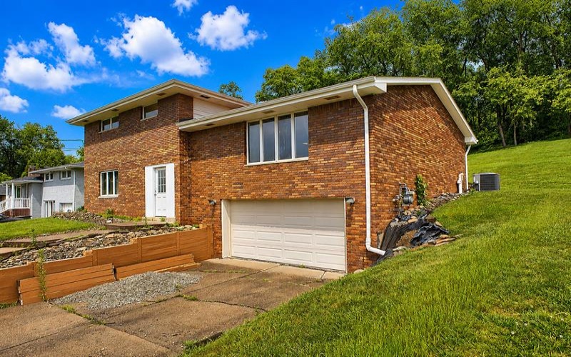 177 Thompson Lane, Irwin, 15642, 3 Bedrooms Bedrooms, ,2.1 BathroomsBathrooms,Residential,For Sale,Thompson Lane,1762639