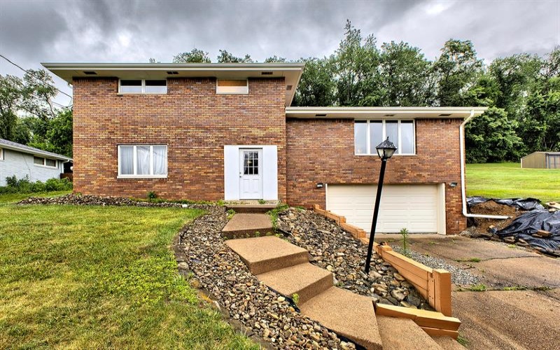 177 Thompson Lane, Irwin, 15642, 3 Bedrooms Bedrooms, ,2.1 BathroomsBathrooms,Residential,For Sale,Thompson Lane,1762639
