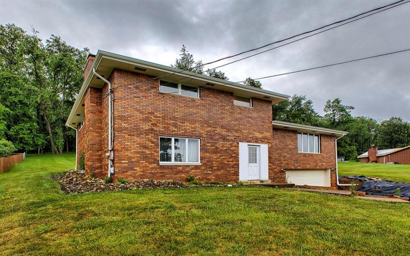 177 Thompson Lane, Irwin, 15642, 3 Bedrooms Bedrooms, ,2.1 BathroomsBathrooms,Residential,For Sale,Thompson Lane,1762639